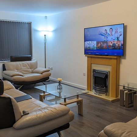 Clariturf - 4 Bedroom Semi - Private Parking Near Turf Moor, Town Centre, Transport And Motorway Links Next To Canal, 3 Parks And Lake - Sky And Netflix Burnley Exterior foto