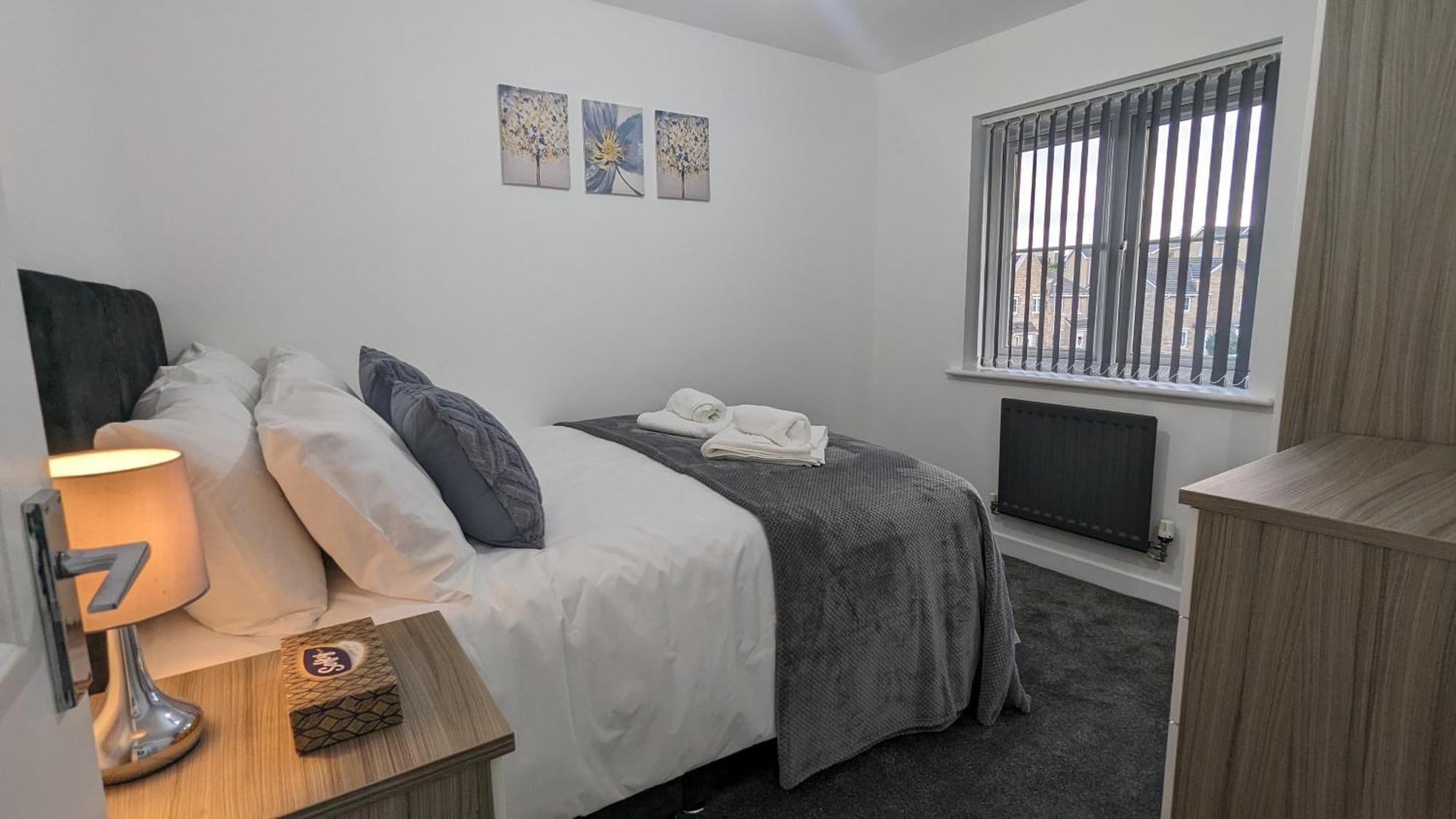 Clariturf - 4 Bedroom Semi - Private Parking Near Turf Moor, Town Centre, Transport And Motorway Links Next To Canal, 3 Parks And Lake - Sky And Netflix Burnley Exterior foto