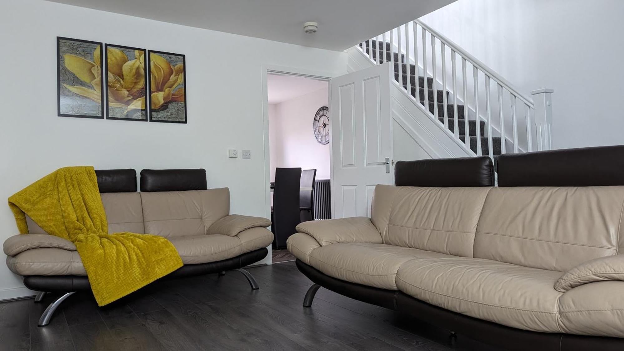 Clariturf - 4 Bedroom Semi - Private Parking Near Turf Moor, Town Centre, Transport And Motorway Links Next To Canal, 3 Parks And Lake - Sky And Netflix Burnley Exterior foto